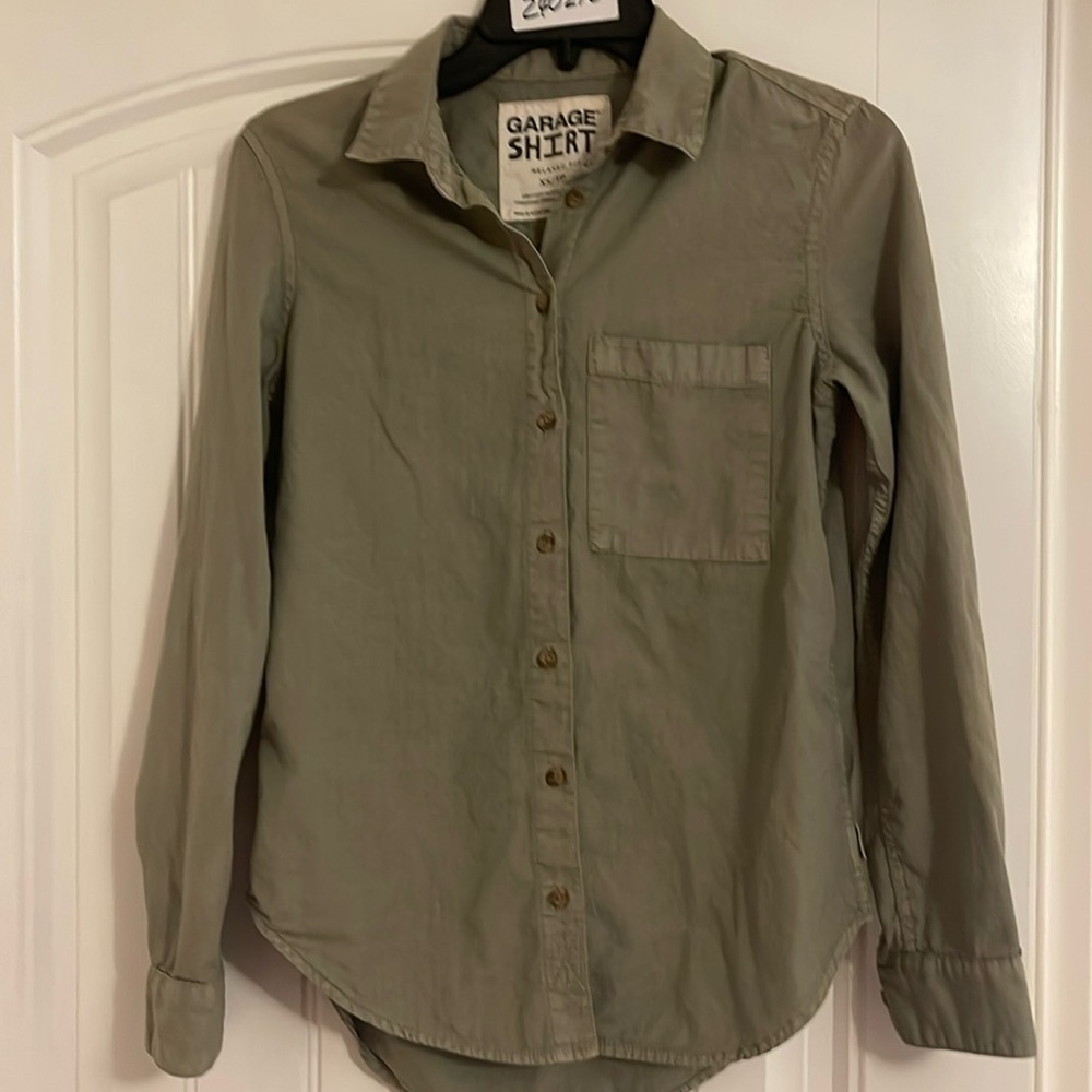 Garage Shirt relaxed fit women extra small, long sleeve button up olive green
